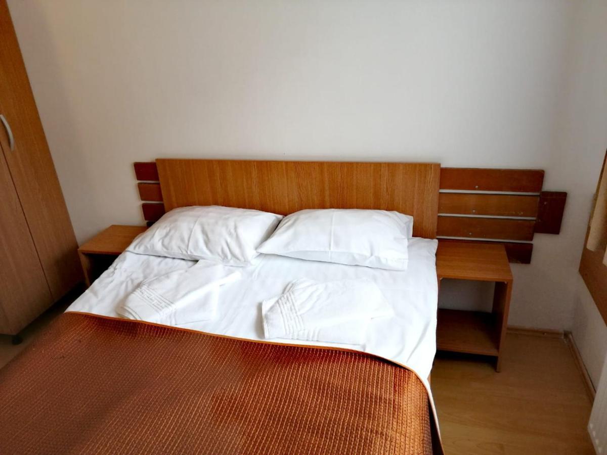 Hostel Cppi Nord Buşteni Eksteriør billede