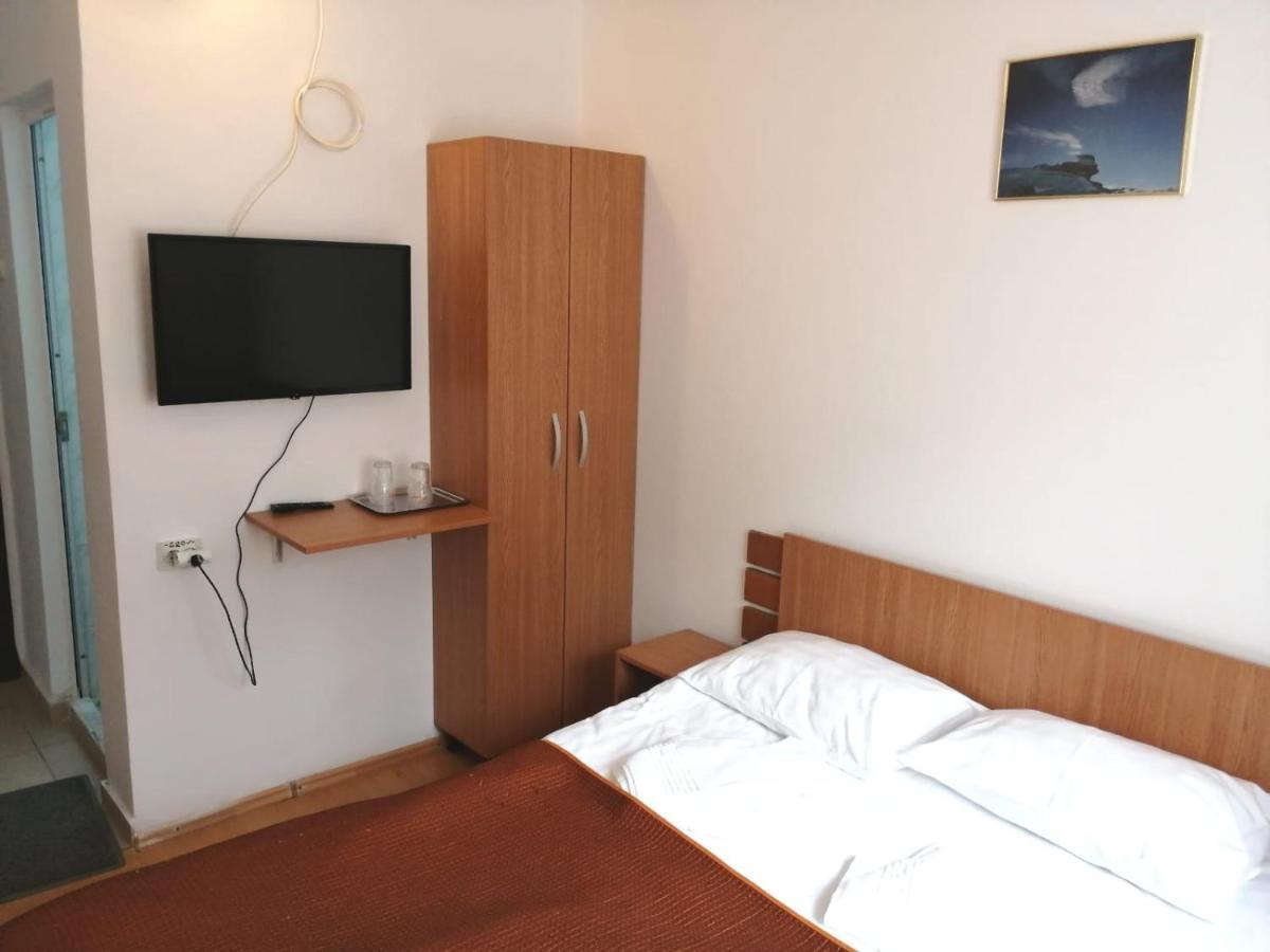 Hostel Cppi Nord Buşteni Eksteriør billede