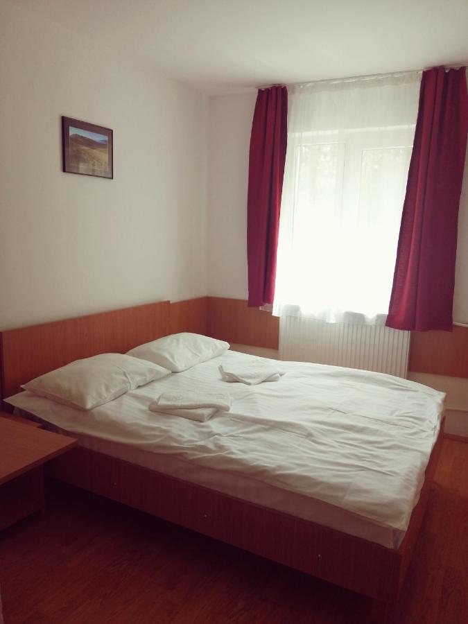 Hostel Cppi Nord Buşteni Eksteriør billede