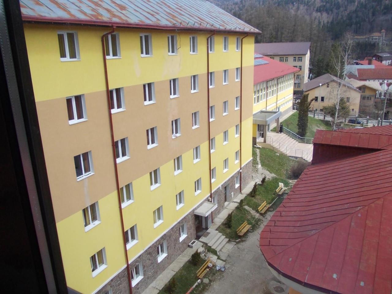 Hostel Cppi Nord Buşteni Eksteriør billede