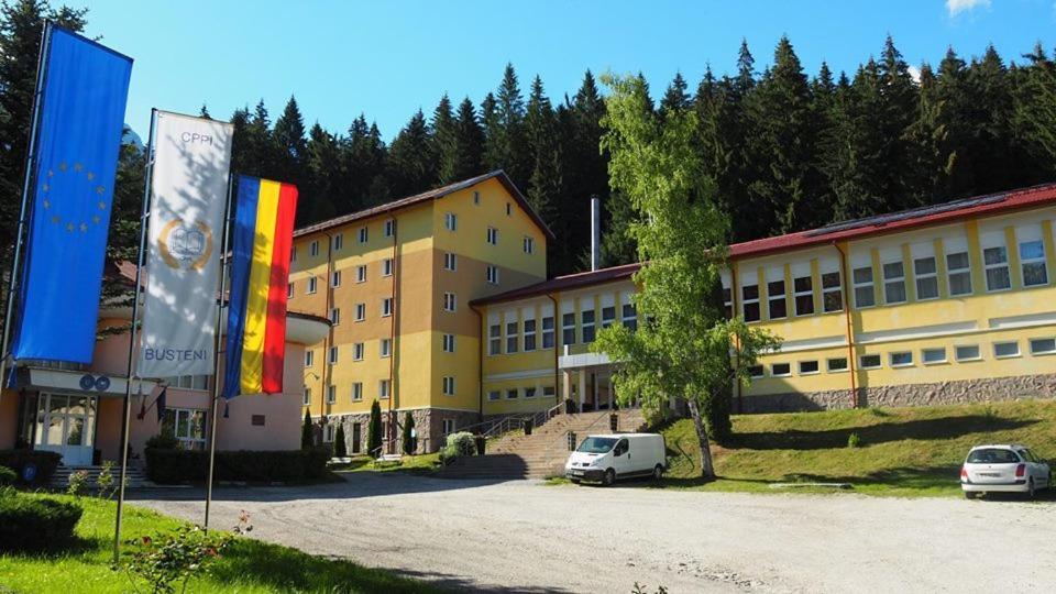 Hostel Cppi Nord Buşteni Eksteriør billede